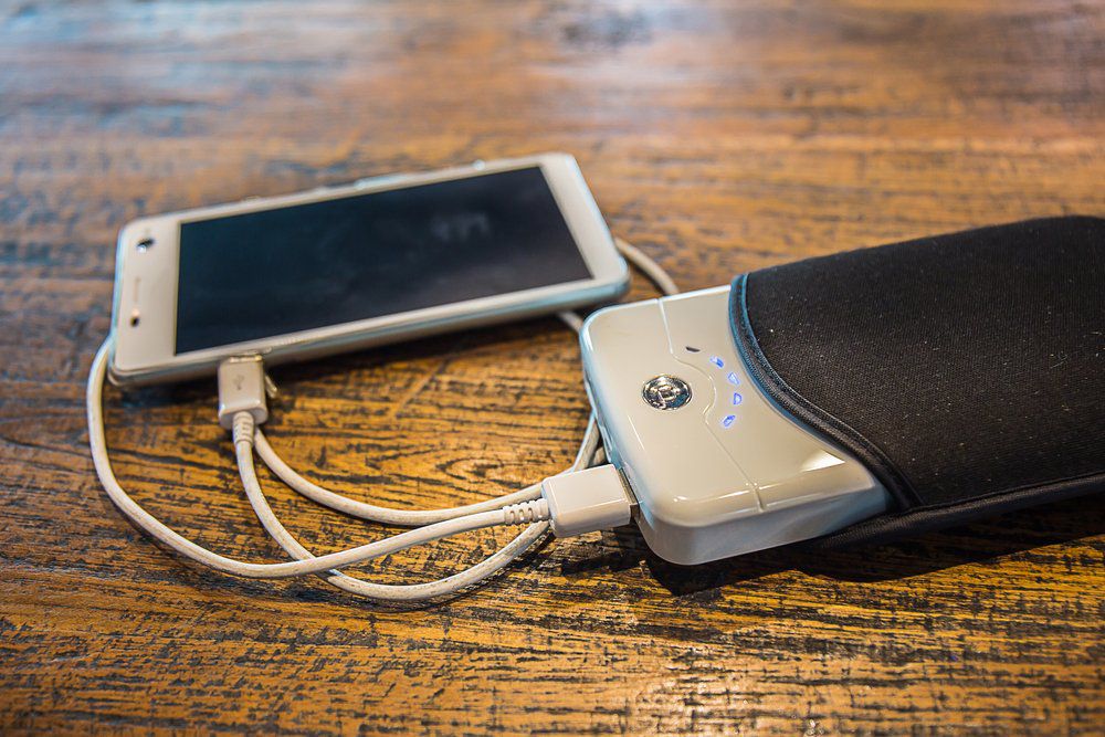 Die coolsten China Gadgets für Smartphones Smartphone mit Powerbank Die coolsten China Gadgets für Smartphones
