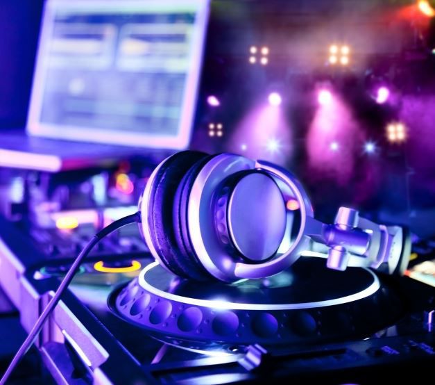 Die besten Kopfhörer bis 100€ - Sennheiser Momentum und Koss Porta Pro - Ratgeber Die besten Kopfhörer bis 100€ Sennheiser Momentum und Koss Porta Pro Ratgeber