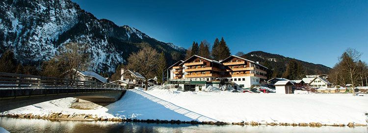 2, 3, 5 o. 7 ÜN in Oberammergau inkl. HP & Wellness (Kinder bis 5 kostenlos) ab 99€ p.P.