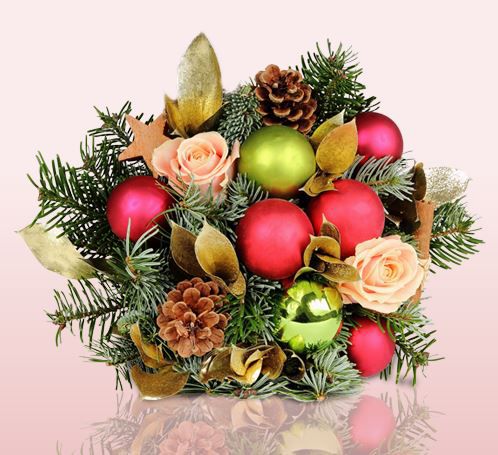 Miflora weihnachtlicher Strauß mit Rosen, Kiefern und Kugeln für nur 18,90€ Miflora weihnachtlicher Strauß mit Rosen, Kiefern und Kugeln für nur 18,90€
