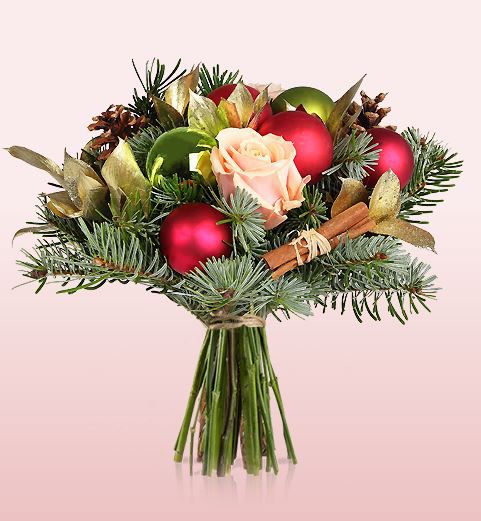 Miflora weihnachtlicher Strauß mit Rosen, Kiefern und Kugeln für nur 18,90€ Miflora weihnachtlicher Strauß mit Rosen, Kiefern und Kugeln für nur 18,90€