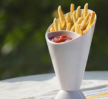 Pommes Becher aus Plastik mit Soßen Fach für 3,33€