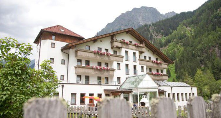 2 ÜN in Tirol inkl. All Inclusive, Sauna & Tia Card (2 Kinder bis 13 kostenlos) ab 77€ p.P.