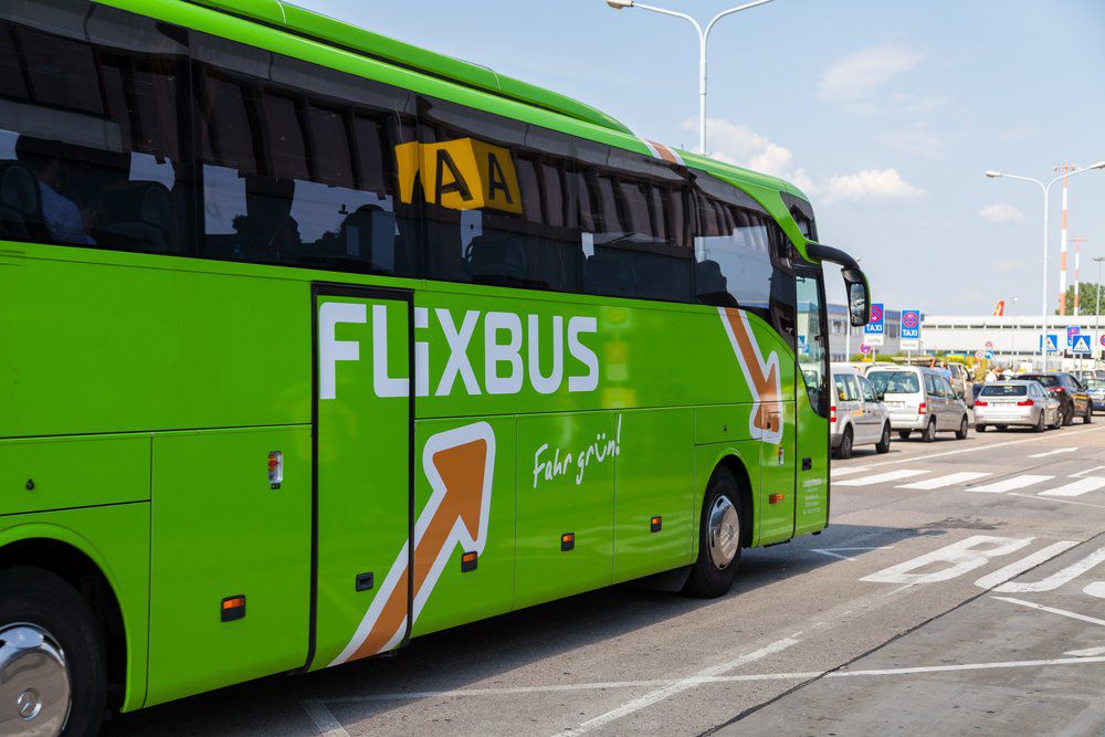 Mit dem Fernbus unterwegs: Tipps für günstiges Reisen