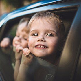 Lange Autofahrten – die besten Beschäftigungsideen für Kinder