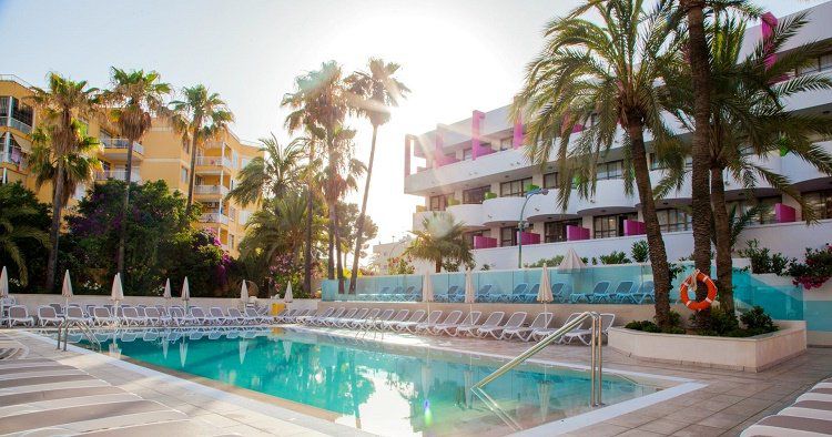 7 oder 14 ÜN auf Mallorca inkl. Halbpension oder All Inclusive Verpflegung, Poolnutzung und Flügen ab 429€ p. P.