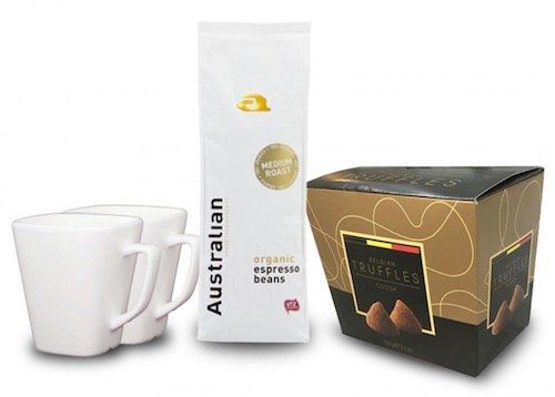 Weihnachts Geschenkbox mit Kaffee, Trüffel & Tassen für 19,99€