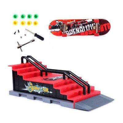 Finger Skateboard Skatepark Sets in versch. Designs für je 9,07€