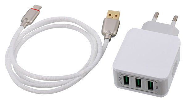 Universelles Ladegerät mit 5V 3.1A 3 USB Ports mit Quick Charge 3.0 & Type C Kabel für 4,51€