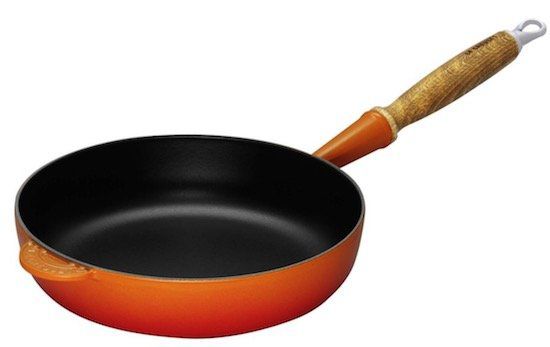 Le Creuset Sautè Pfannen 28cm aus Gusseisen in drei Farben für 99,99€ (statt 139€)