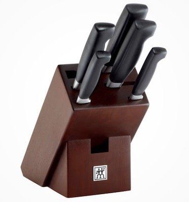 20% Rabatt auf Schneidwaren bei Galeria Kaufhof   z.B. Zwilling Messerblock Vier Sterne in Braun für 111,20€ (statt 134€)