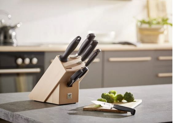 Zwilling Vier Sterne Messerblock 7 tlg. inkl. Schere u. Wetzstahl ab 95,94€ (statt 130€)