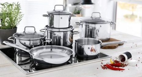 WMF Astoria   Topf Set mit 4 Töpfen + Stielkasserolle + Pfanne ab 119,99€ (statt 140€)