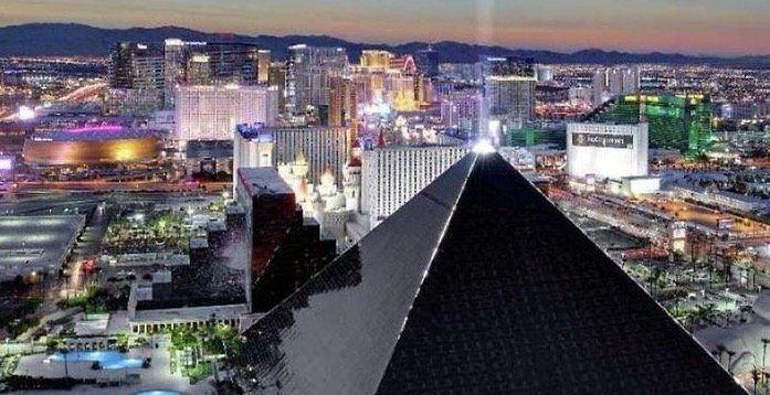 Las Vegas: 5 Nächte im 4* Hotel Luxor am Boulevard ab 88€ p.P.