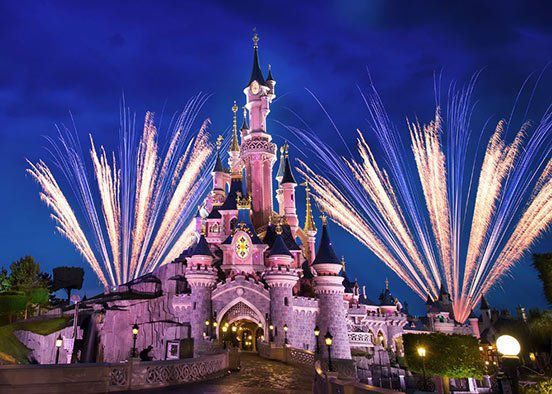 Bonfire Event im Disneyland Paris inkl. 2 Tages Tickets & 2 ÜN mit Shuttle ab 155€ p.P.