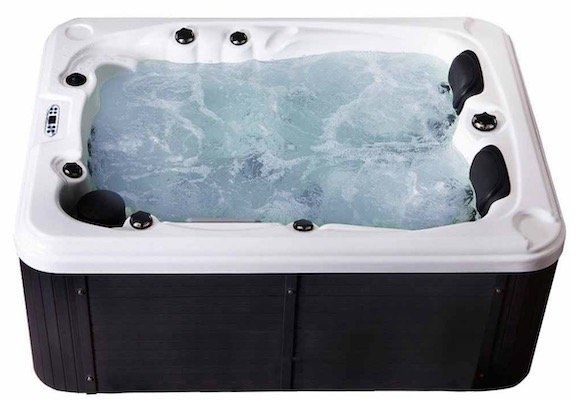 Outdoor Whirlpool Beach inkl. Ozon Reinigungssystem für 2.449,90€ (statt 2.800€)