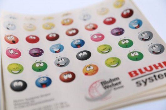 Bluhm Store: Kostenlos Stickerbögen erhalten