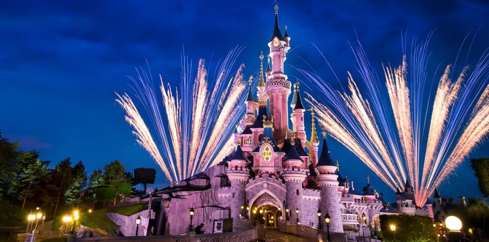 Disneyland Paris: 2 Tage Eintritt in beide Parks (Disney’s Magical Fireworks & Bonfire) inkl. 2 Nächte im Disney Themen Hotel ab 209€ p.P.