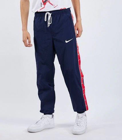 Nike Swoosh Taped Herren Sweathose für 29,99€ (statt 58€)   M, L, XL