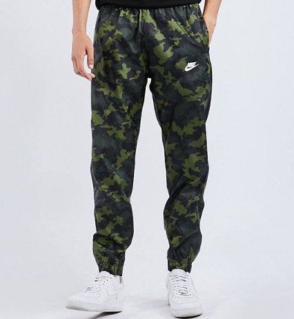 Nike Essential Pants im Camo Look für 19,99€ (statt 37€)   nur XS