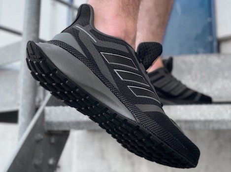 adidas Laufschuh Nova Run FVSE in 2 Farben für je 50,70€ (statt 67€)   40 bis 48