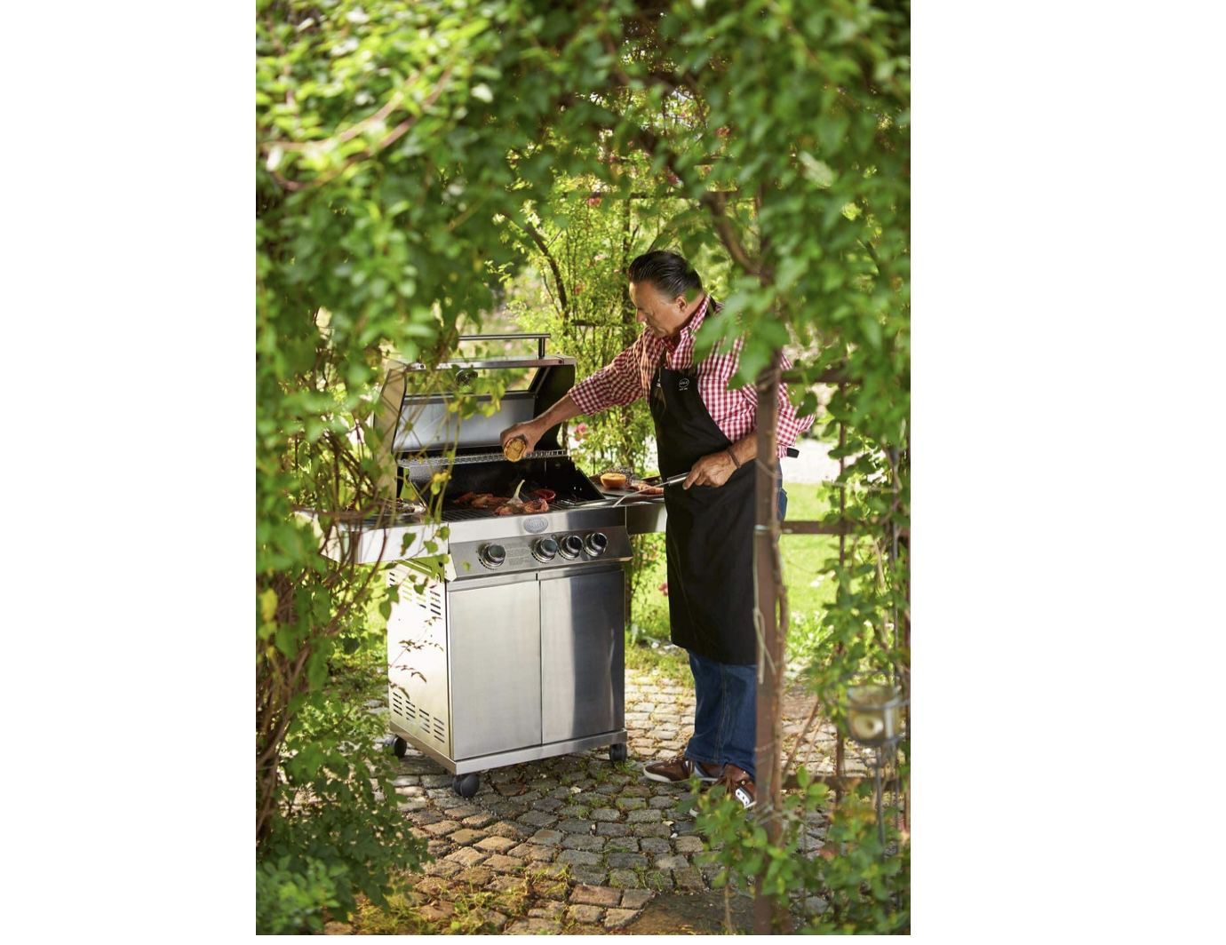 Rösle Gasgrill BBQ Station Videro G3 mit 3 Edelstahl Brennern für 364,99€ (statt 599€)