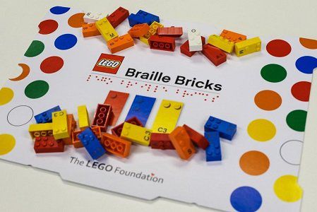 Gratis LEGO® Braille Steine für blinde & sehbehinderte Leseanfänger