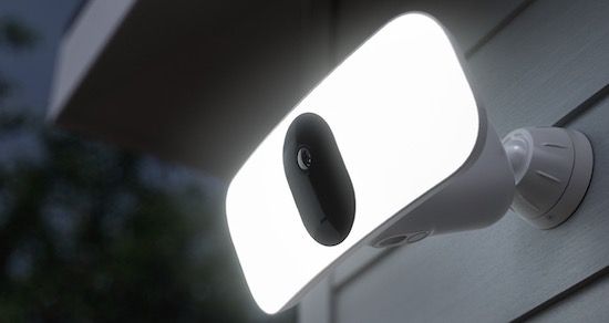 Arlo Pro 3 Floodlight Camera + Google Nest Hub für 289€ (statt 355€)