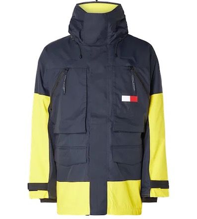 Tommy Hilfiger Segeljacke mit herausnehmbarer Kapuze für 209,99€ (statt 282€)