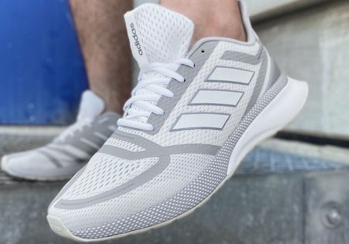 adidas Herren Nova FV SE Sneaker in Schwarz & Weiß für je 41,32€ (statt 55€)