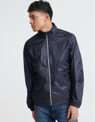 Superdry Herren Sky Chaser Windjacke in verschiedenen Farben für 36€ (statt 45€)