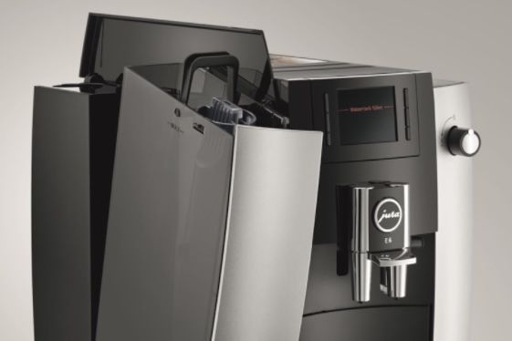 Jura E6 Kaffeevollautomat (Modell 2019) für 576,49€ (statt 690€)