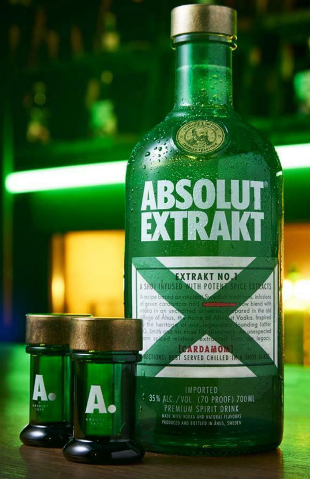 Absolut Vodka Extrakt in Geschenkverpackung mit 4 Shotgläsern für 25,99€ (statt 32€)