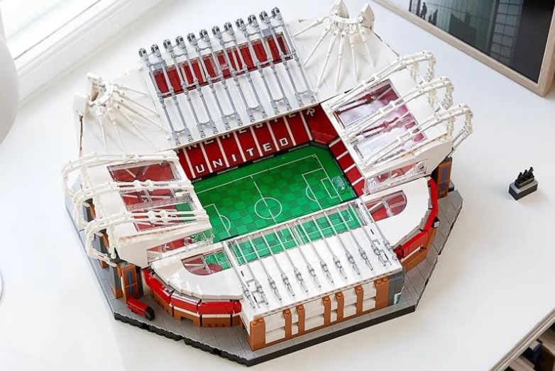 LEGO 10272 Manchester United Stadion Old Trafford für 215€ (statt 240€)