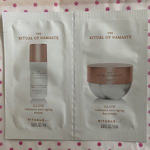 Kostenlose Probe von Ritual of Namaste Glow anfordern