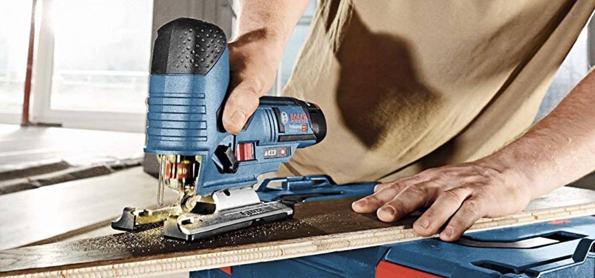 Bosch Akku Stichsäge GST 10,8 V LI Professional in L BOXX (ohne Akku) für 75,60€ (statt 94€)