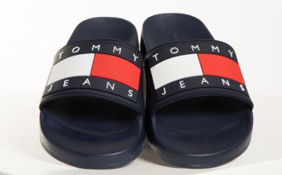 Tommy Hilfiger Colour Blocked Flag Slides Badeschlappen für 30,39€ (statt 34€)