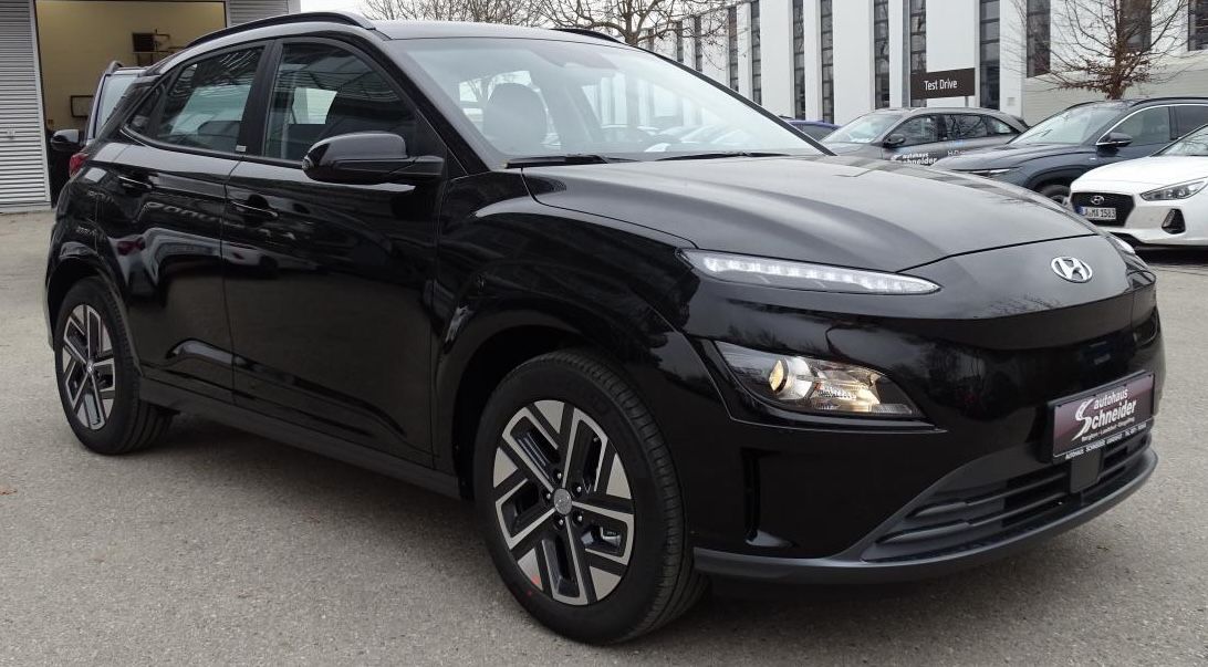 Gewerbe: Hyundai KONA Elektro in Dark Knight mit 204 PS für 89,61€ mtl. netto   LF: 0.25