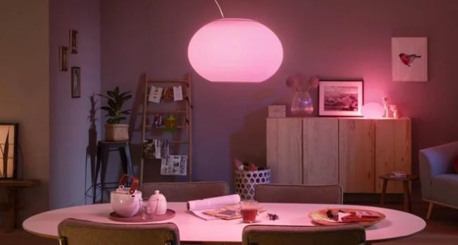 Philips Hue White & Color Ambiance Flourish Bluetooth Pendelleuchte + Bewegungssensor für 254,49€ (statt 302€)