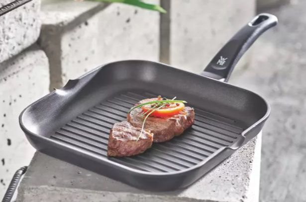 WMF Grillpfanne 27 x 27cm mit PTFE Antihaftbeschichtung für 24,44€ (statt 39€)