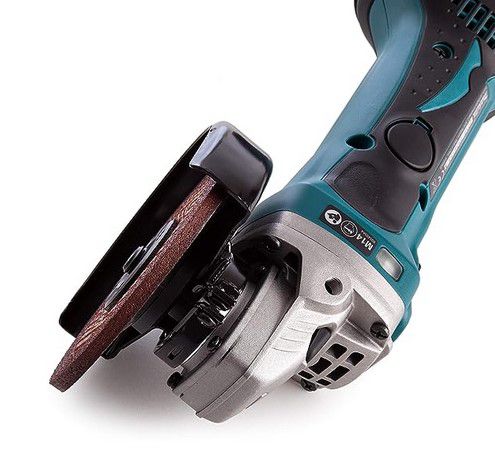 Makita DGA452Z Akku Winkelschleifer SOLO für 84,99€ (statt 90€)