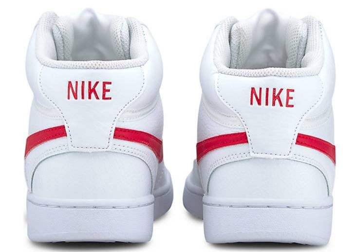 Nike Court Vision Mid Sneaker in Weiß mit rotem Logo für 41,41€