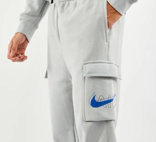 Nike Cargo Air Cuffed Herren Hose mit Seitentaschen und großem Swoosh Logo für 39,99€ (statt 49€)