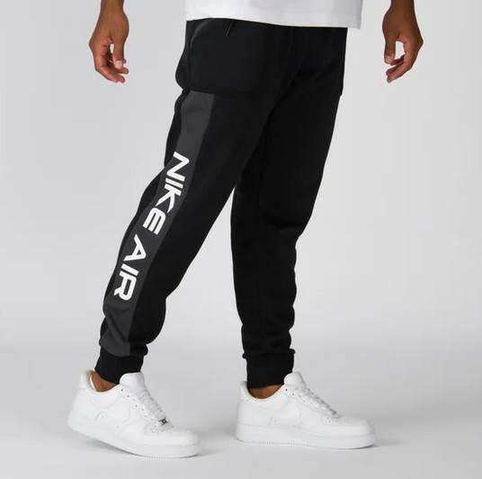 Nike Jogginghose Air Fleece Joggers in Schwarz für 49,99€ (statt 67€)