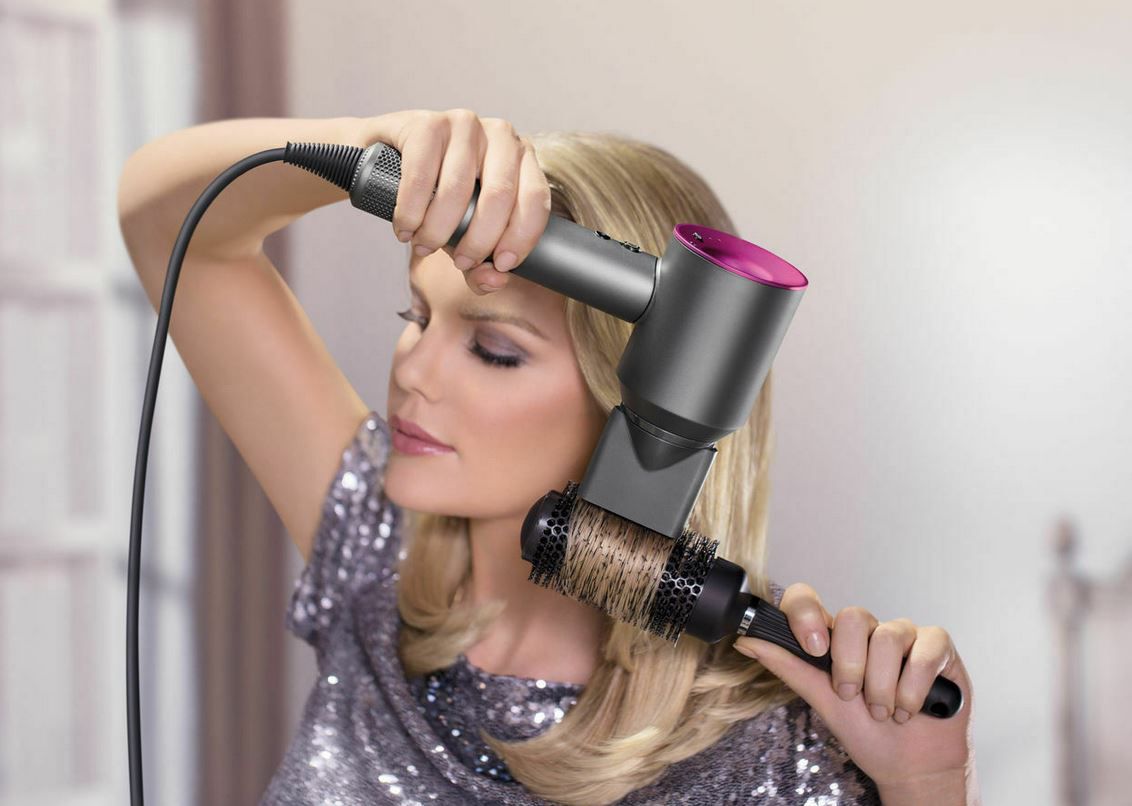 Dyson Supersonic Haartrockner Fuchsia inkl. Bürstenset für 339,15€ (statt 399€)  Neuware