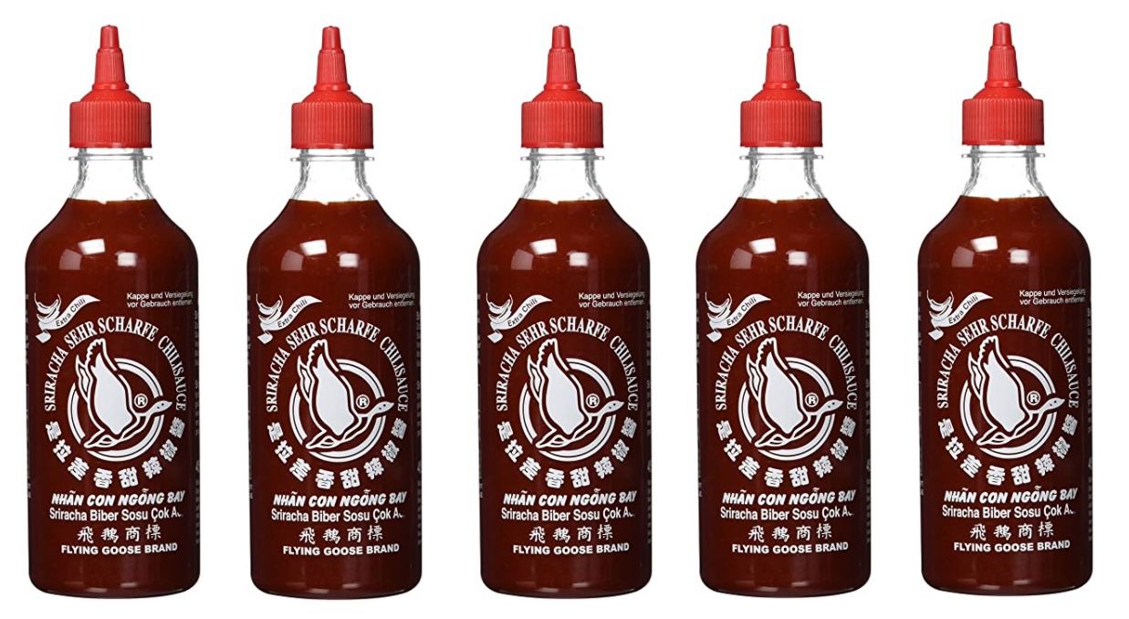 5er Pack Flying Goose Sriracha sehr scharfe Chilisauce mit roter Kappe (je 455ml) für 16,84€ (statt 22€)   Prime