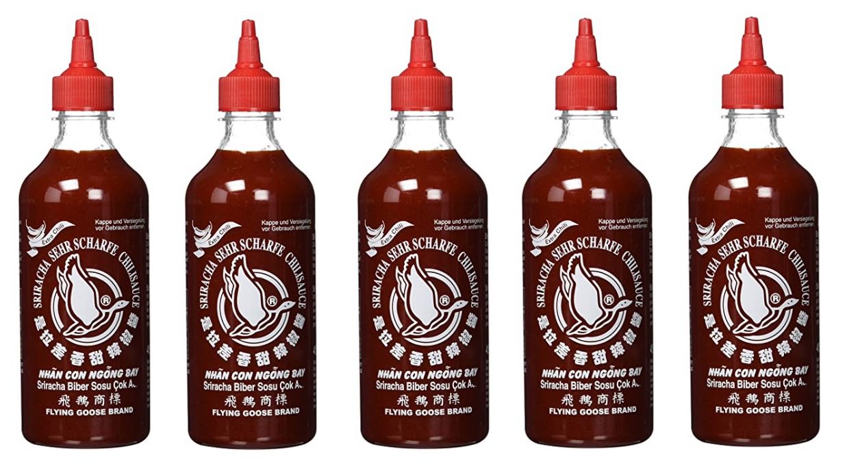 5er Pack Flying Goose Sriracha sehr scharfe Chilisauce mit roter Kappe (je 455ml) für 16,84€ (statt 22€)   Prime