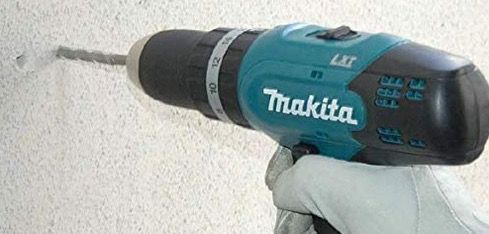 Makita Akku Schlagbohrschrauber DHP453 inkl. 2x 3Ah Akku, Ladegerät und Trans­port­kof­fer für 152,99€ (statt 173€)