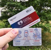 Kurzanleitung zur Wiederbelebung als Plastikkarte + Broschüre gratis nach Hause