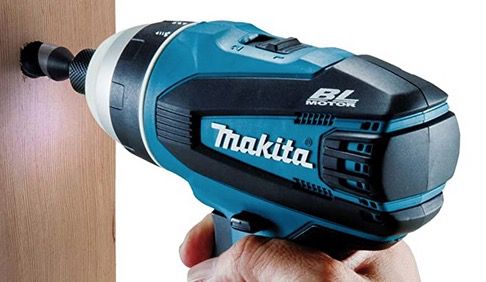 Makita Akku Quadroschrauber DTP141RMJ 18V inkl.2x Akku 4,0 Ah und MakPac für 255,99€ (statt 275€)